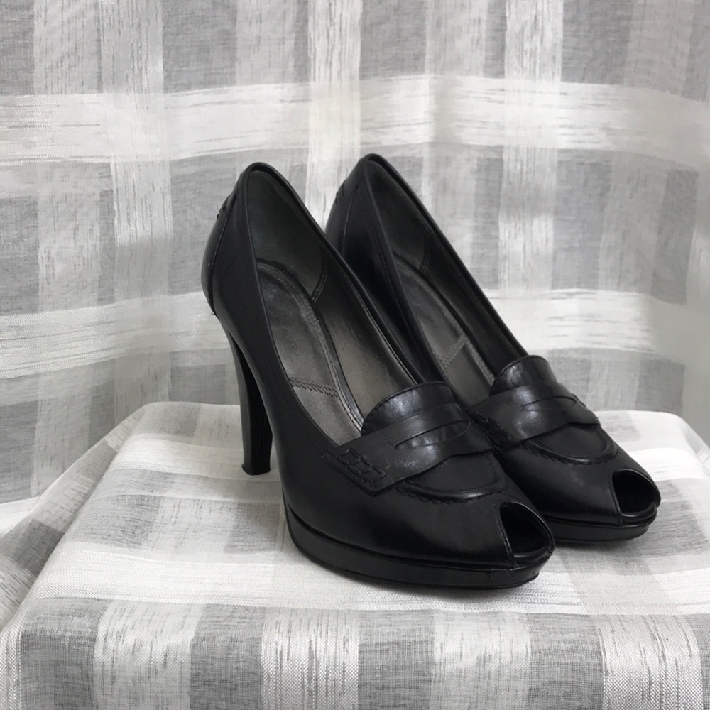 TAHARI High Heel Peep-toe Pump